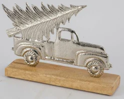 Sonstige Auto mit Tanne